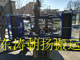 北京起重搬运公司房山板换机组搬运地下室人工组装就位